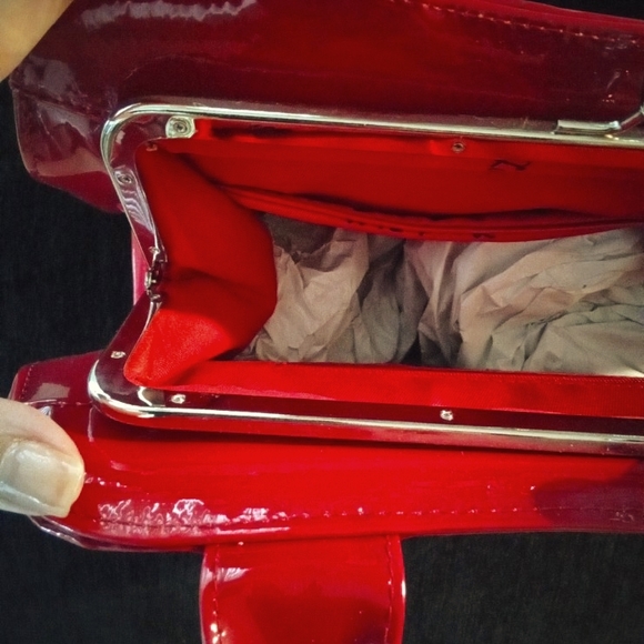 Lux de Ville Red Kisslock Bow Bag - Picture 10 of 14